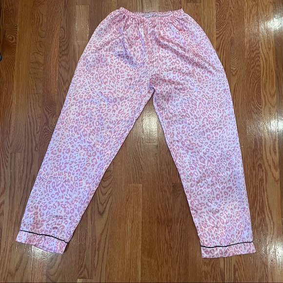 Pink satin leopard pajama set 💓 - Picture 2 of 4